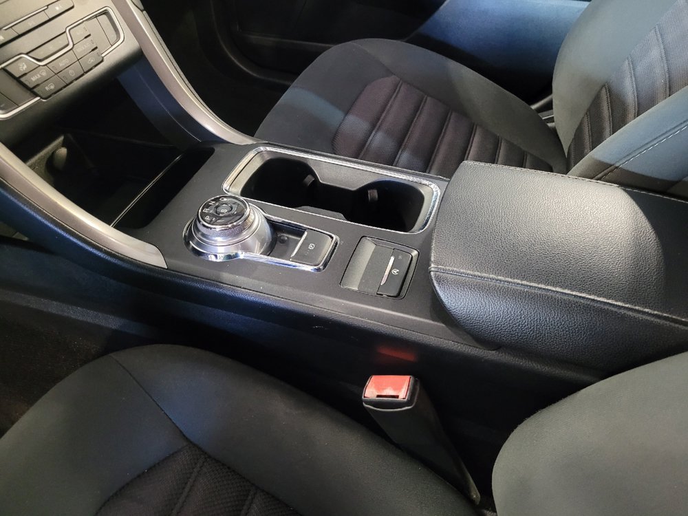 Used 2019 Ford Fusion SE FWD image 26