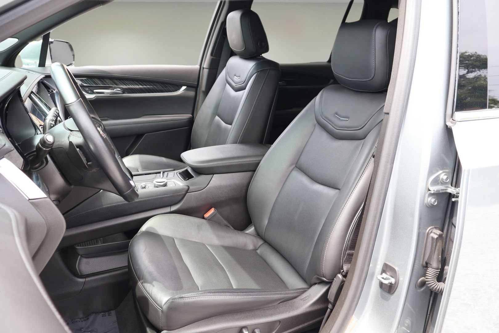 Certified 2023 Cadillac XT6 Premium Luxury AWD/4WD image 12
