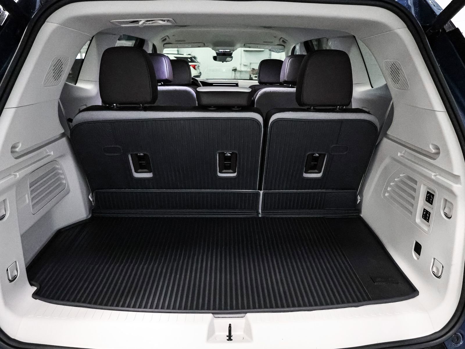 New 2026 GMC Acadia Denali w/ Super Cruise Package image 17