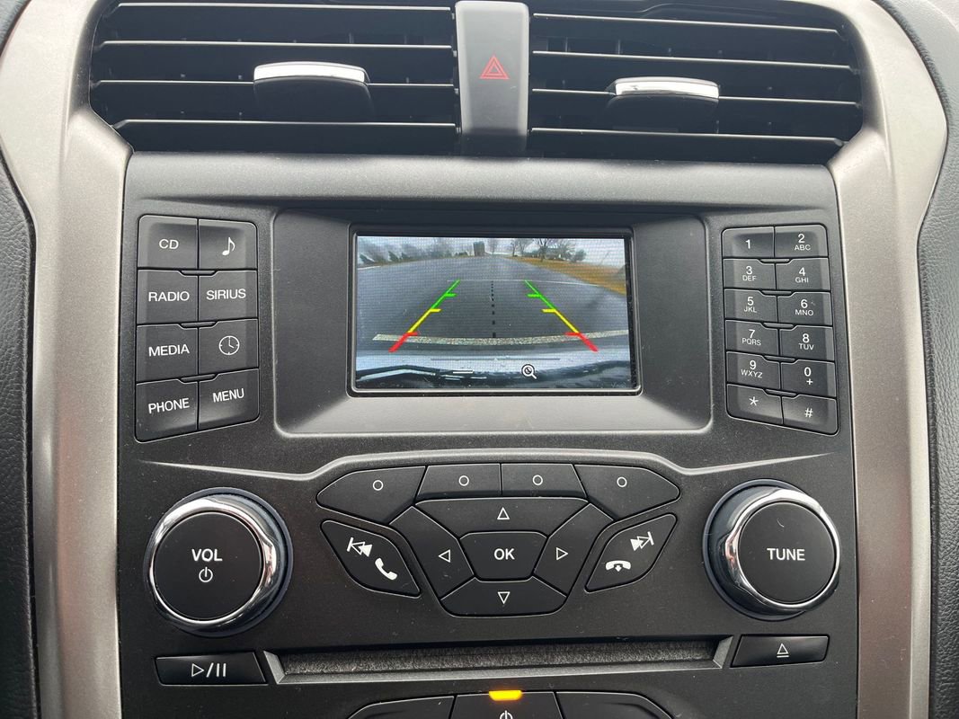 Used 2017 Ford Fusion SE image 18