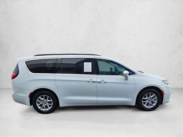 Used 2022 Chrysler Pacifica Touring-L image 6