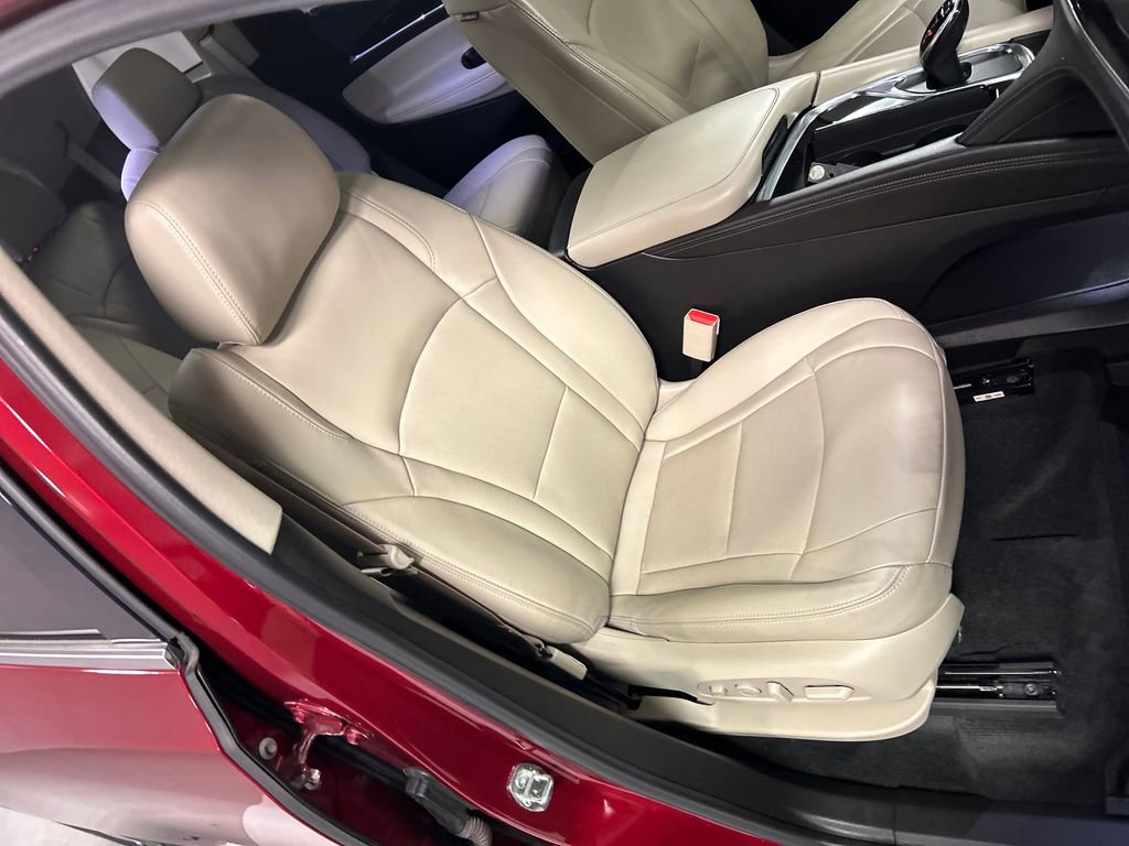 Used 2020 Buick Enclave Premium w/ Sun and Sites Package AWD/4WD image 25