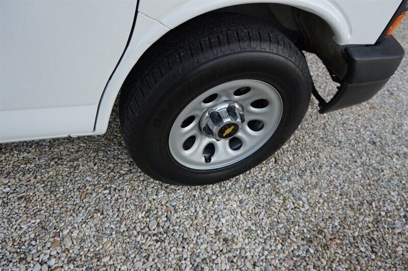 Used 2010 Chevrolet Express 1500 RWD image 36