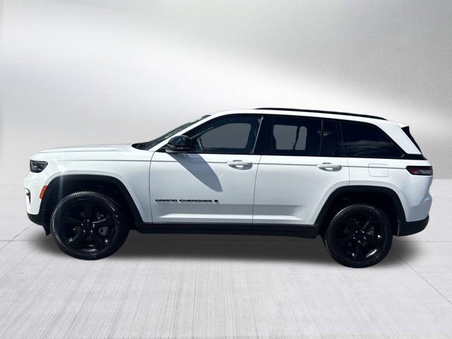Certified 2024 Jeep Grand Cherokee Limited w/ Black Appearance Package image 9