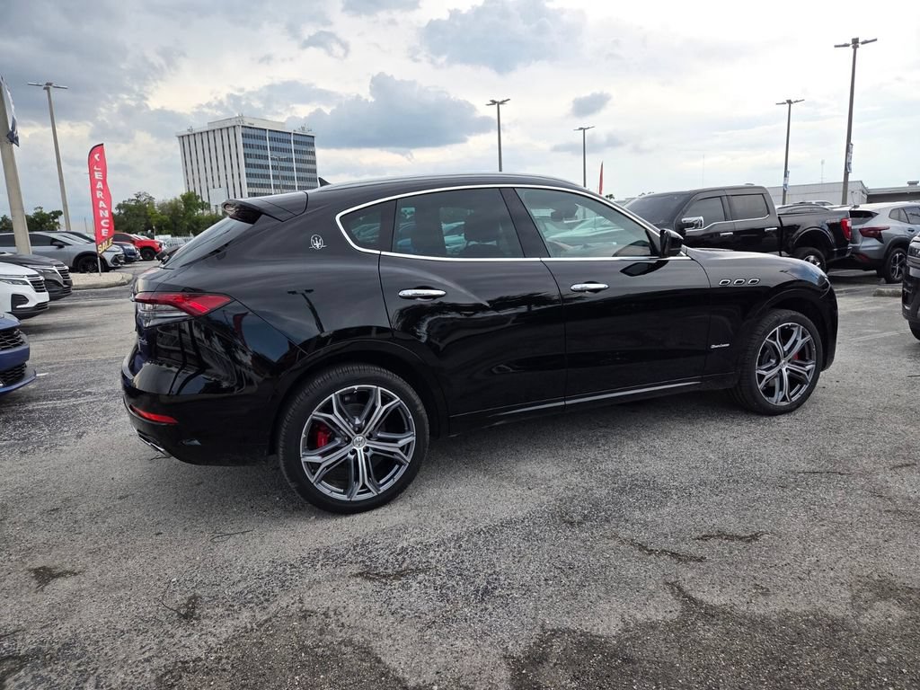Used 2021 Maserati Levante GranLusso AWD/4WD image 17