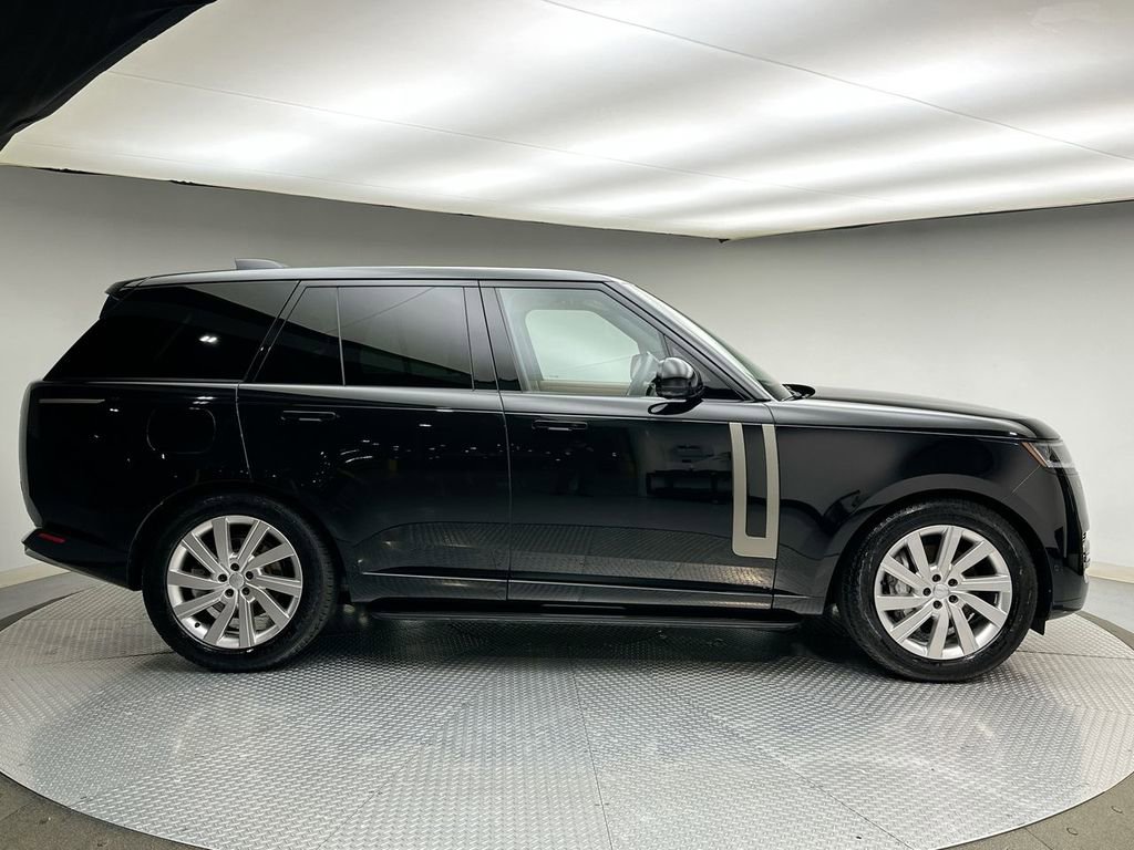 Used 2024 Land Rover Range Rover SE image 4