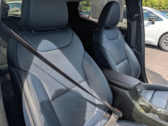 Used 2023 Chevrolet Bolt EUV Premier w/ Sun & Sound Package FWD image 14