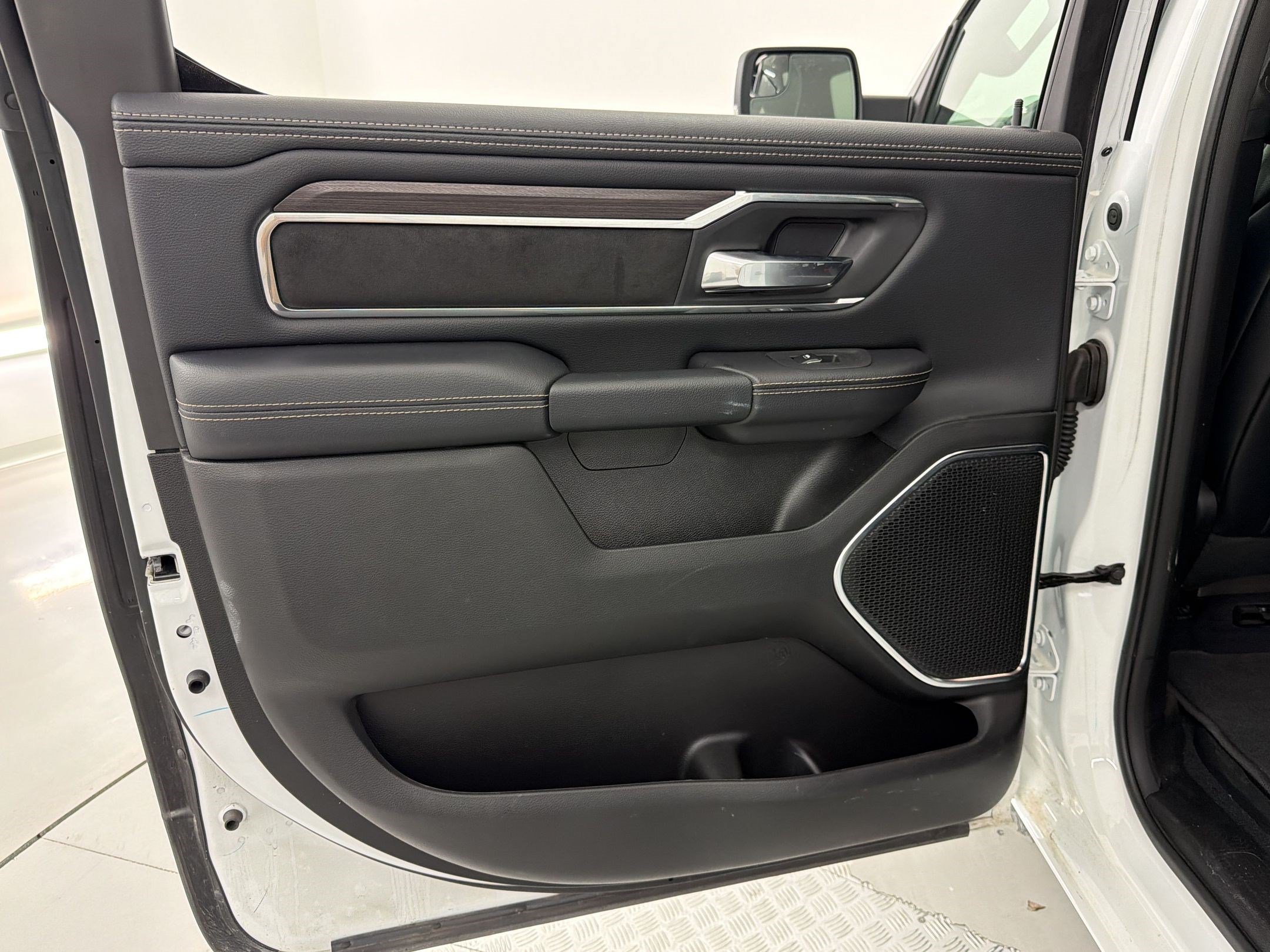 Used 2026 RAM 1500 Laramie AWD/4WD image 27