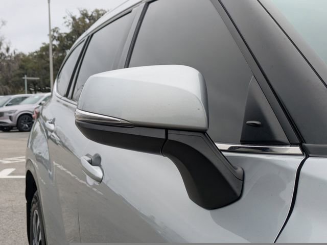 Used 2022 Toyota Highlander XLE image 15