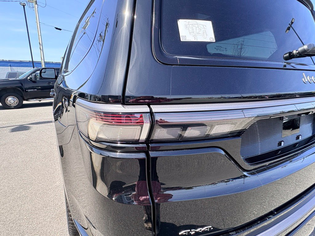 New 2026 Jeep Grand Wagoneer Limited AWD/4WD image 10