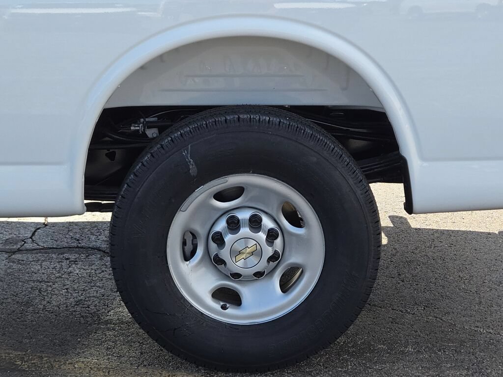 New 2026 Chevrolet Express 2500 w/ Communications Package RWD image 15