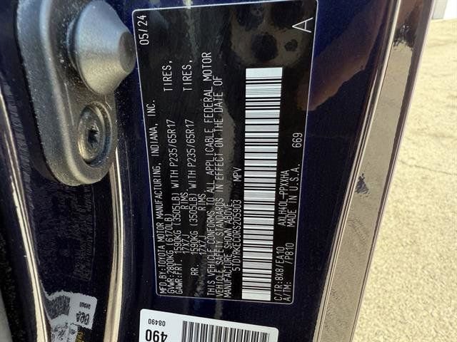 Used 2024 Toyota Sienna XLE image 32