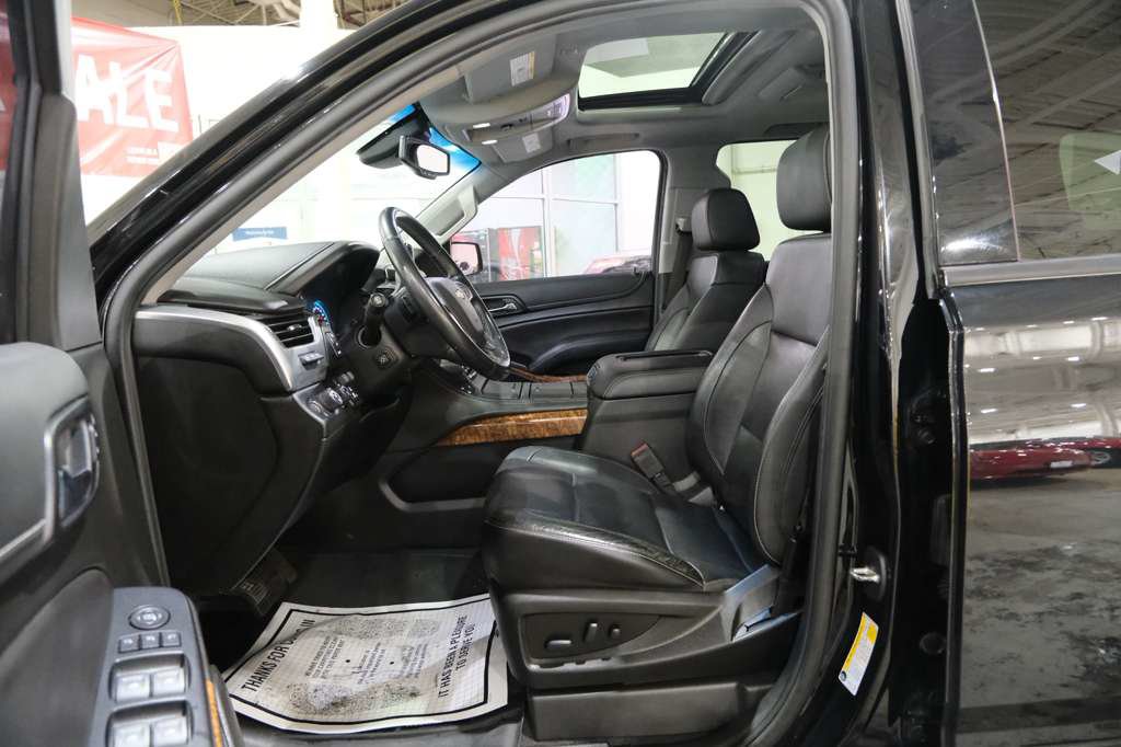 Used 2019 Chevrolet Suburban Premier AWD/4WD image 18