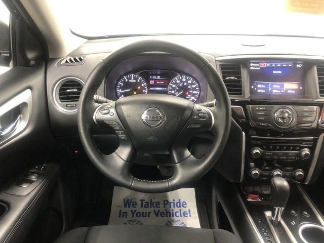 Used 2020 Nissan Pathfinder SV image 15