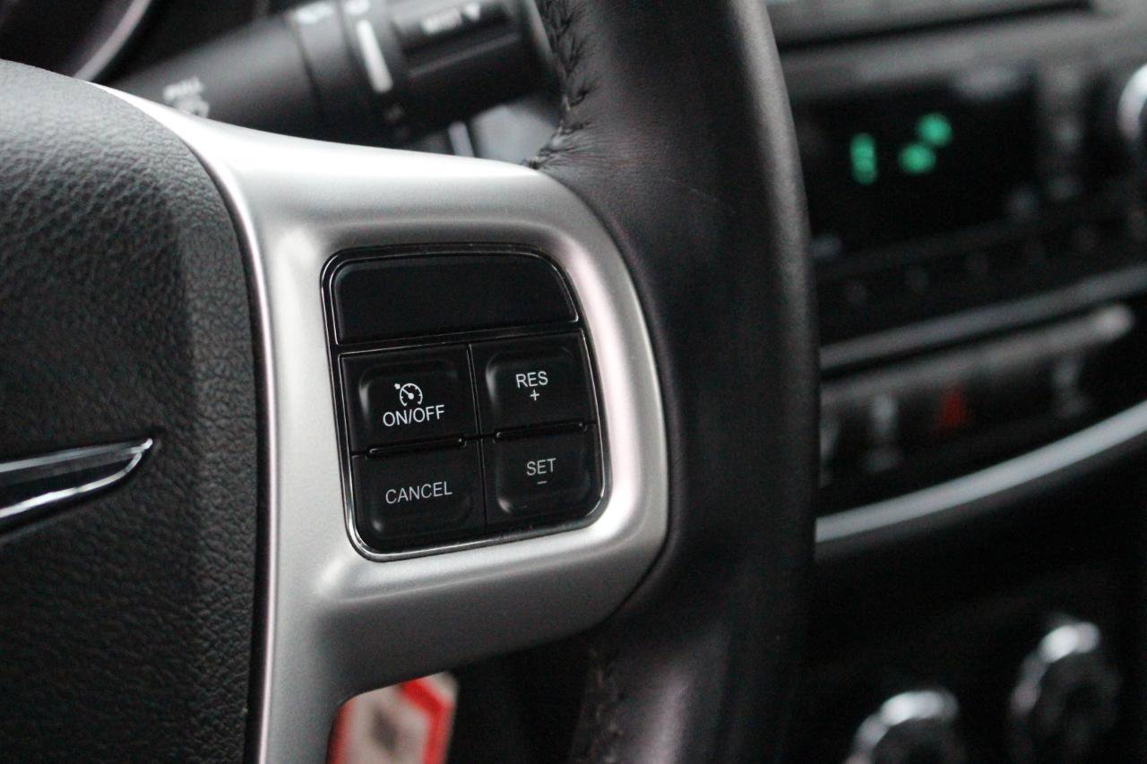 Used 2013 Chrysler 200 Limited FWD image 20