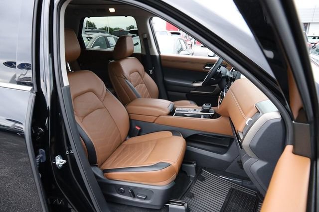 Certified 2025 Nissan Pathfinder Platinum w/ Cargo Package FWD image 30