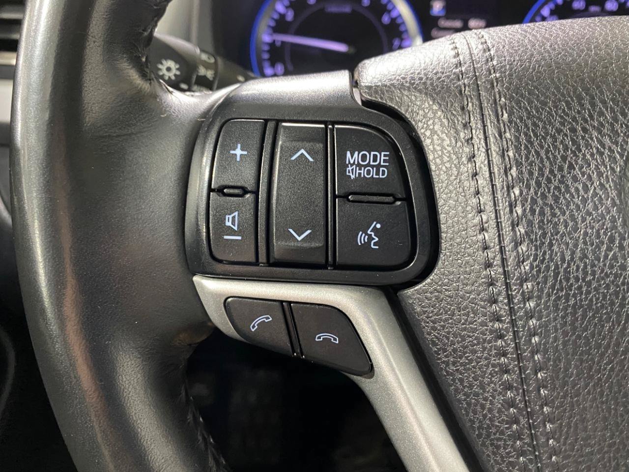 Used 2019 Toyota Highlander XLE AWD/4WD image 22