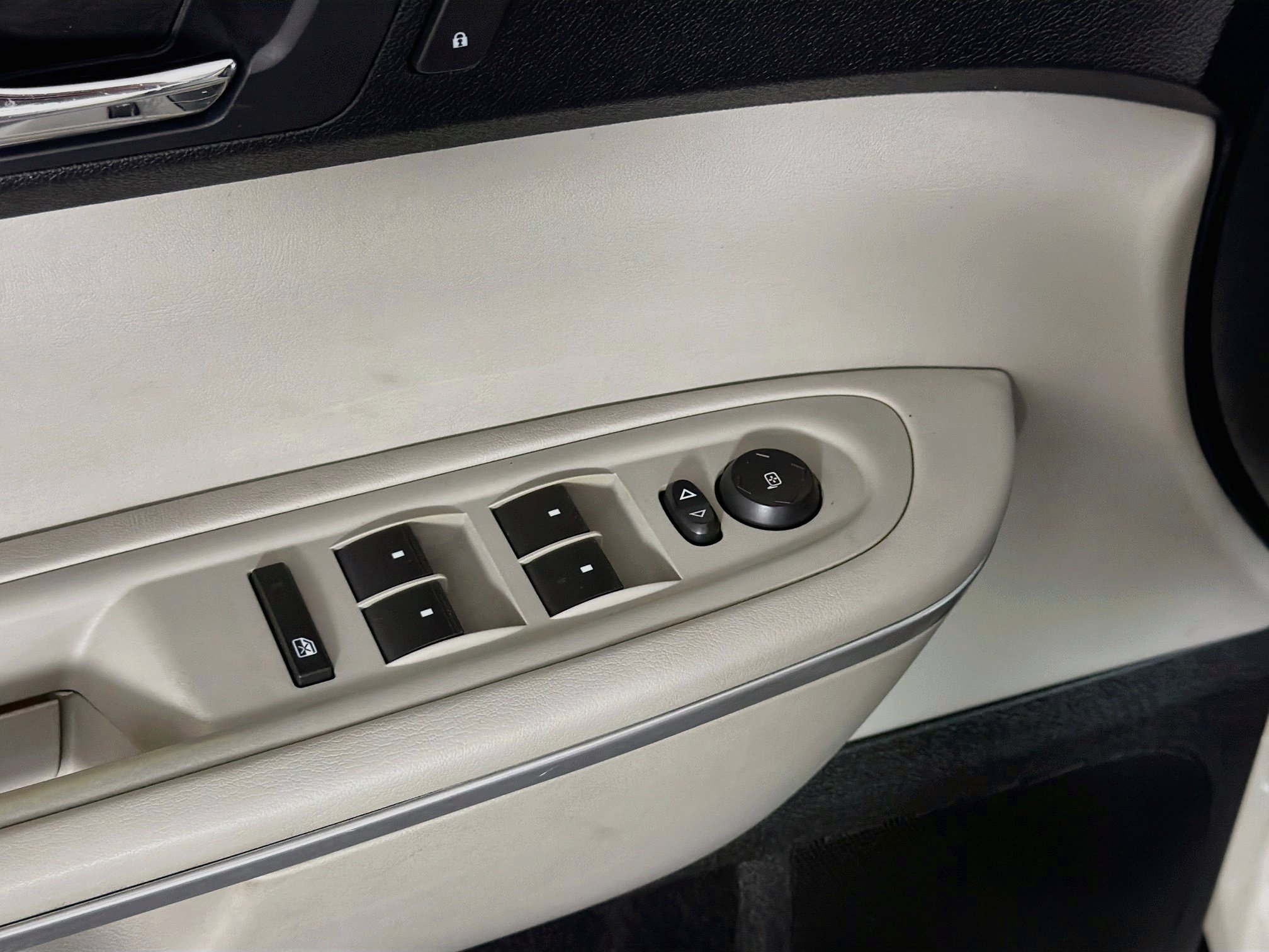 Used 2012 GMC Acadia SLT FWD image 13