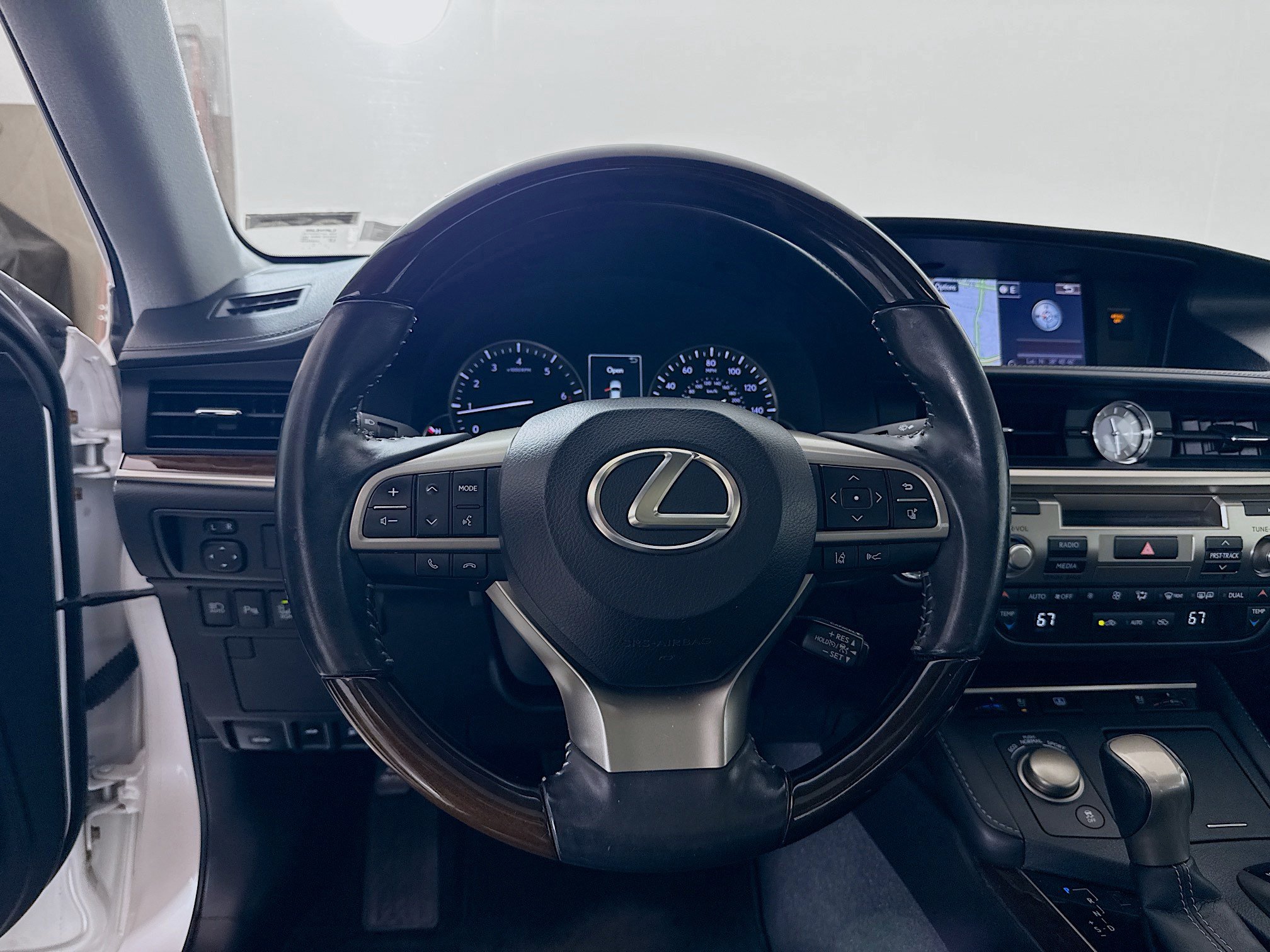 Used 2016 Lexus ES 350 w/ Luxury Package w/Wood Trim FWD image 12
