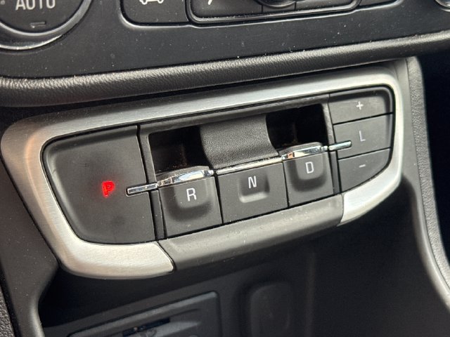 Used 2024 GMC Terrain SLT AWD/4WD image 15