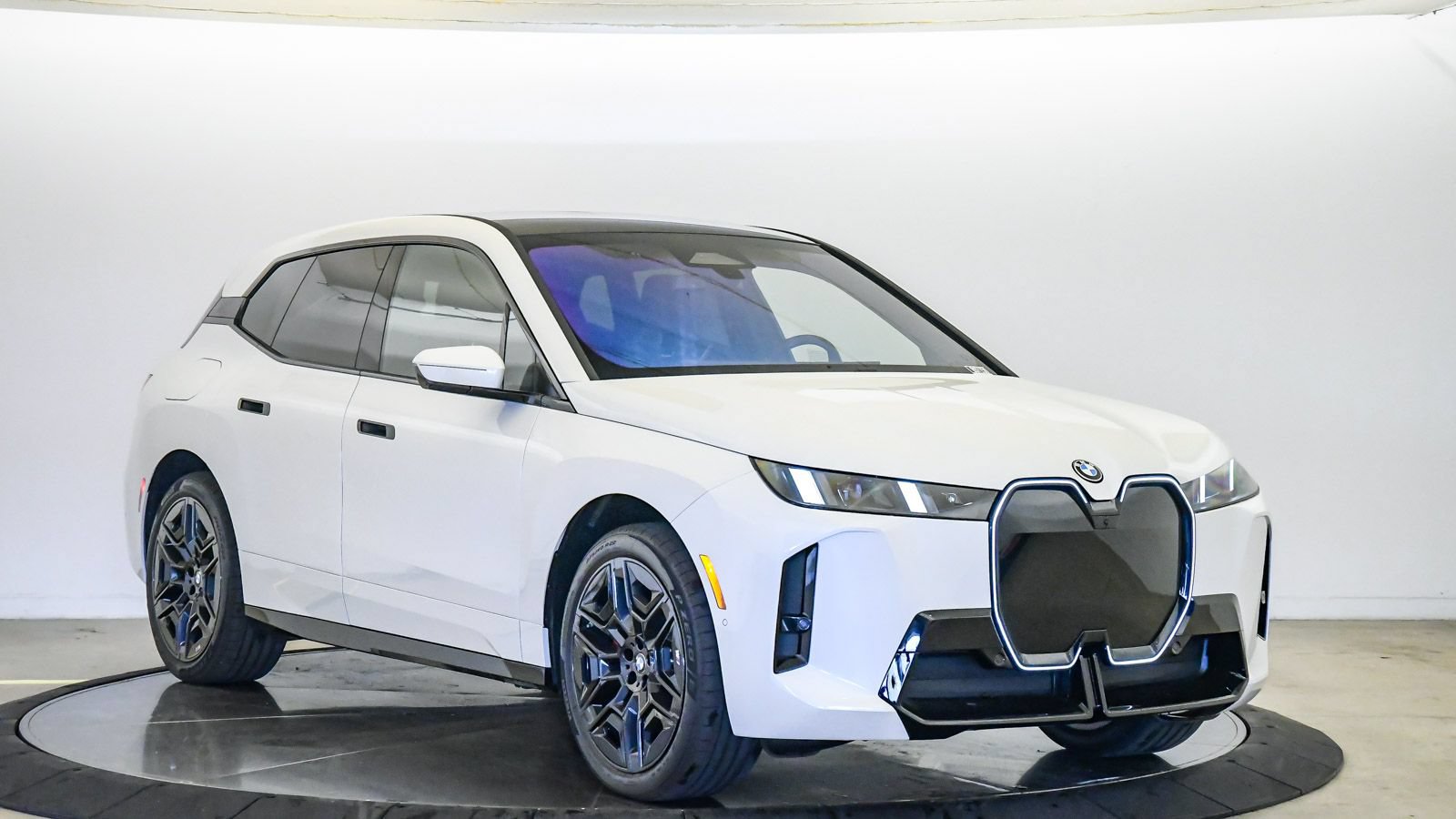 New 2026 BMW iX xDrive45 w/ M Sport Package AWD/4WD image 6