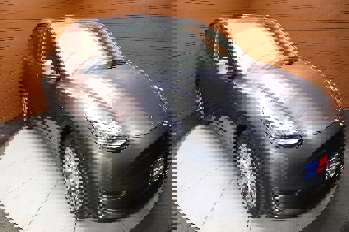 Used 2023 Tesla Model Y Long Range image 22