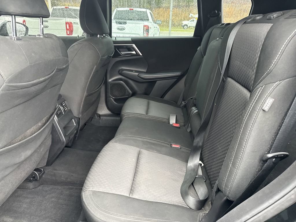 Used 2023 Mitsubishi Outlander ES AWD/4WD image 24