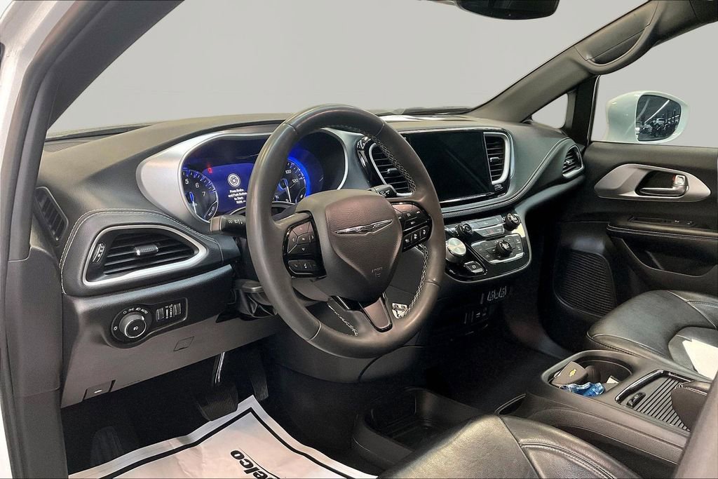 Used 2022 Chrysler Pacifica Touring-L w/ S Appearance Package AWD/4WD image 19