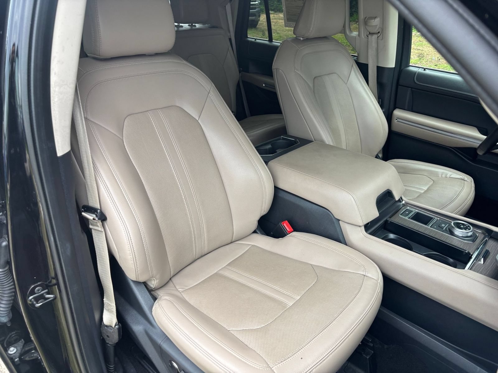 Used 2024 Ford Expedition Limited RWD image 40