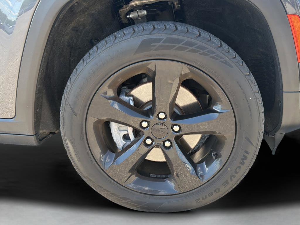 Used 2023 Jeep Grand Cherokee L Laredo image 28