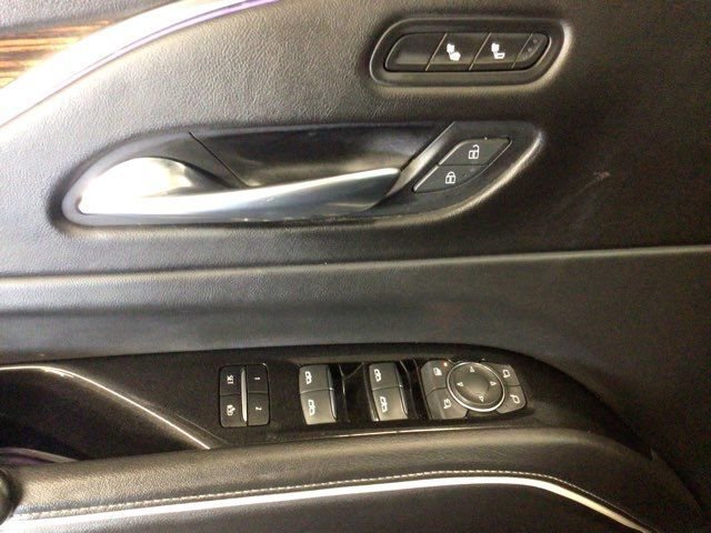 Used 2021 Cadillac Escalade Luxury AWD/4WD image 18