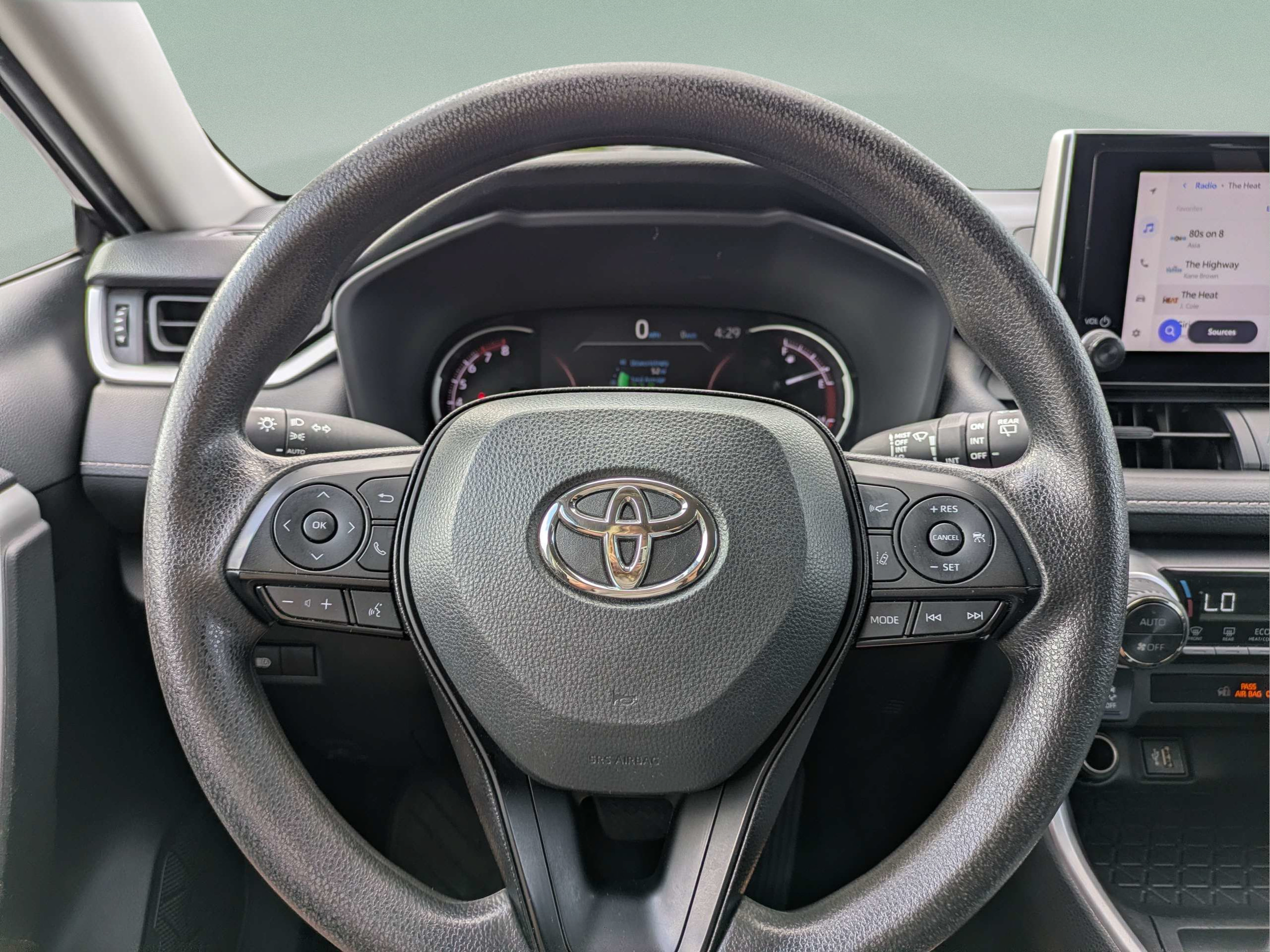 Used 2024 Toyota RAV4 XLE FWD image 24