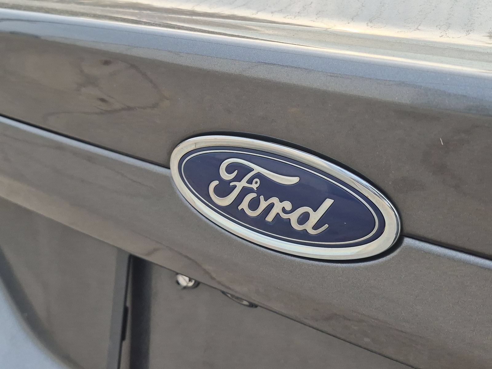Used 2015 Ford Fusion SE w/ Equipment Group 202A FWD image 14