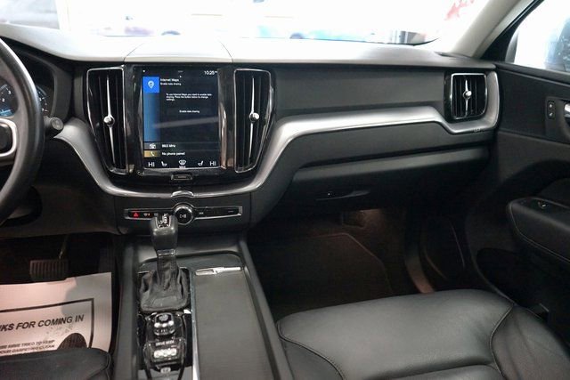 Used 2020 Volvo XC60 T5 Momentum image 12