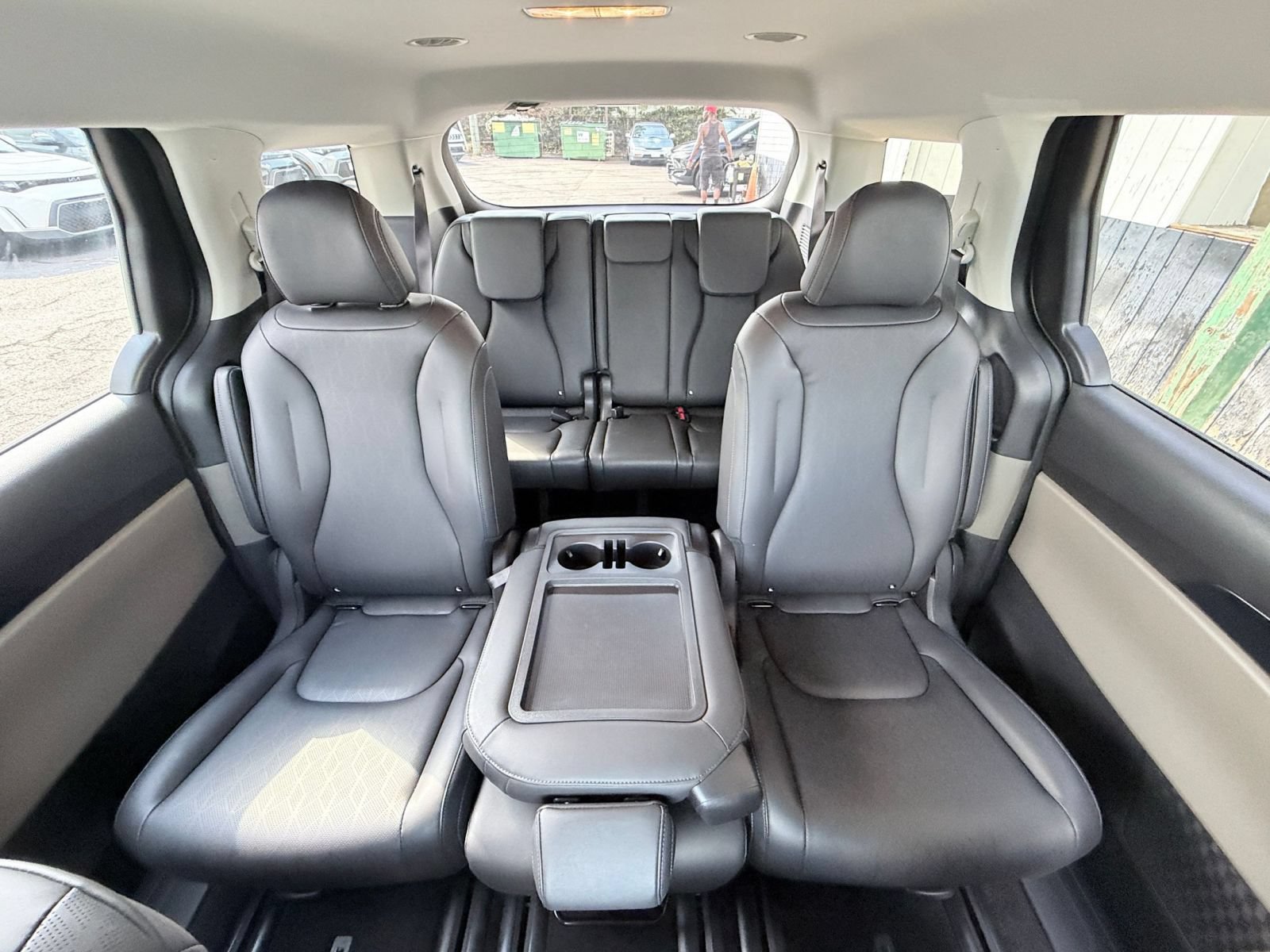 Used 2026 Kia Carnival FWD image 41