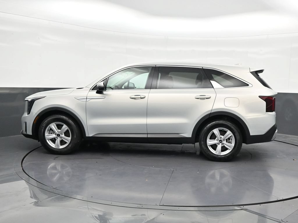 Used 2026 Kia Sorento LX FWD image 2