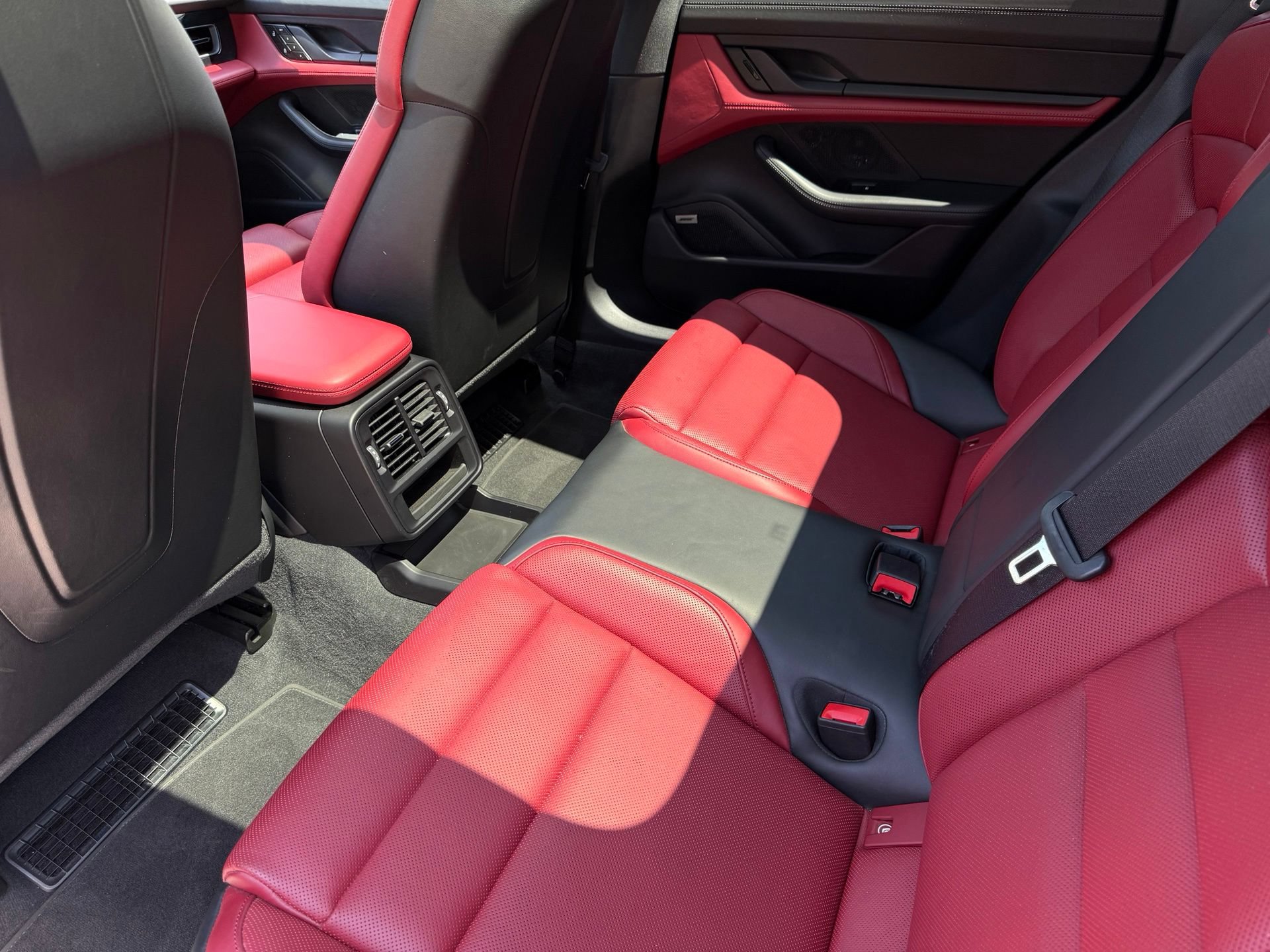 Certified 2022 Porsche Taycan 4S AWD/4WD image 31