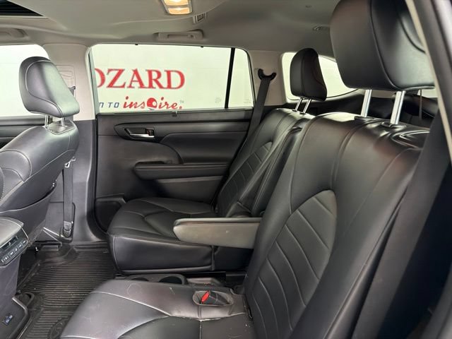 Used 2022 Toyota Highlander XLE FWD image 13
