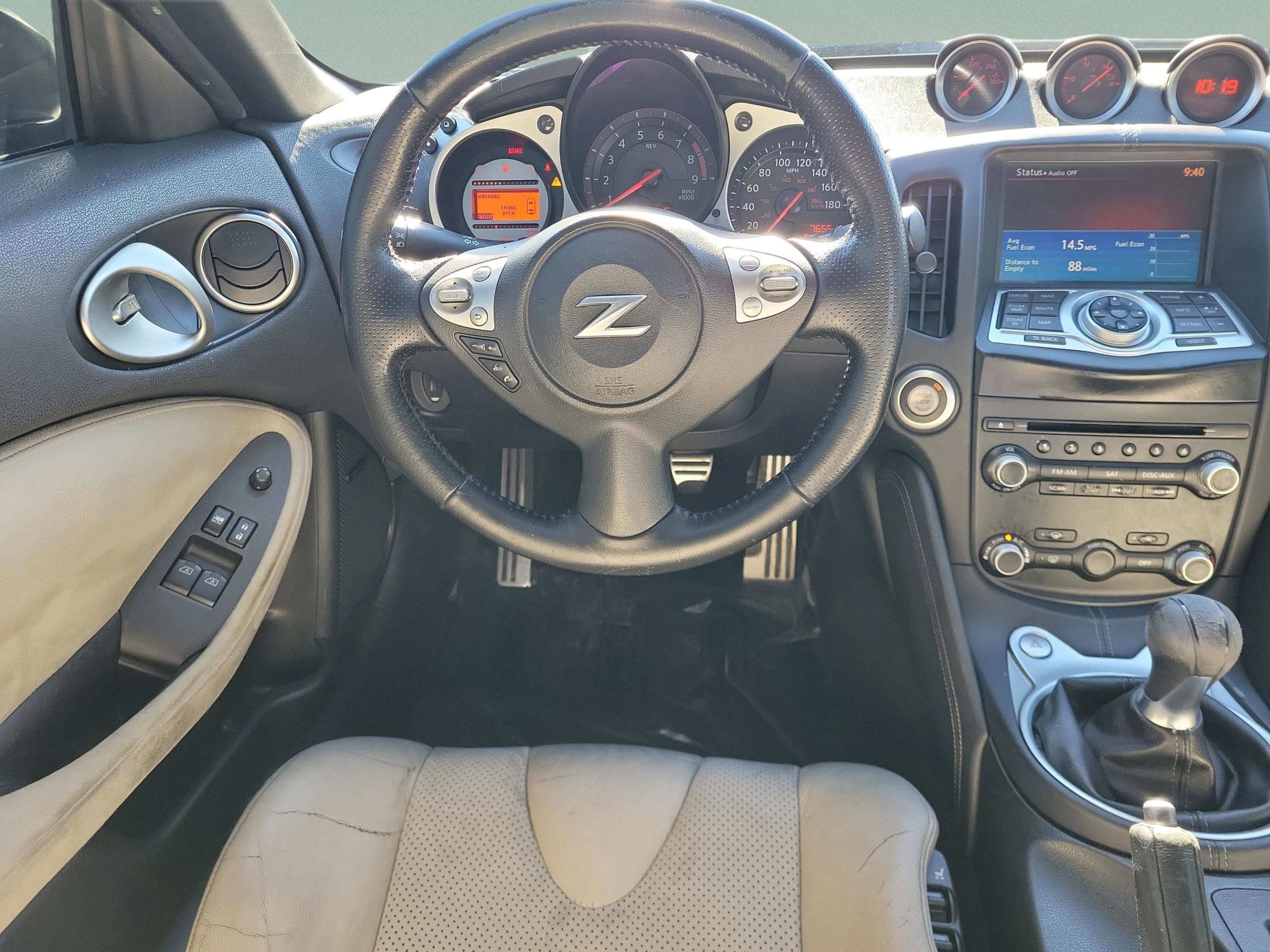 Used 2011 Nissan 370Z Touring w/ Sport Pkg image 11