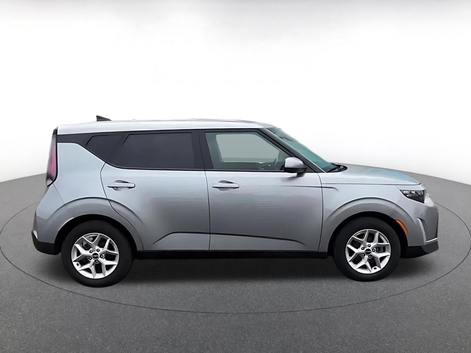 Used 2025 Kia Soul LX w/ LX Technology Package FWD image 13