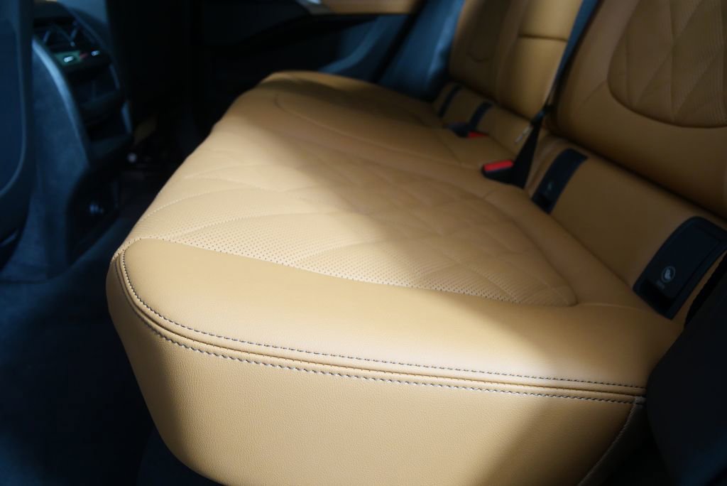 New 2026 BMW X6 xDrive40i w/ Executive Package image 15