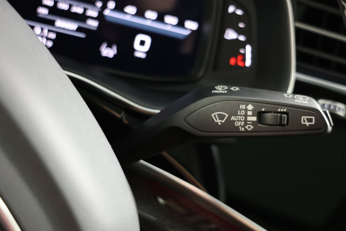 Used 2023 Audi SQ7 Prestige AWD/4WD image 28