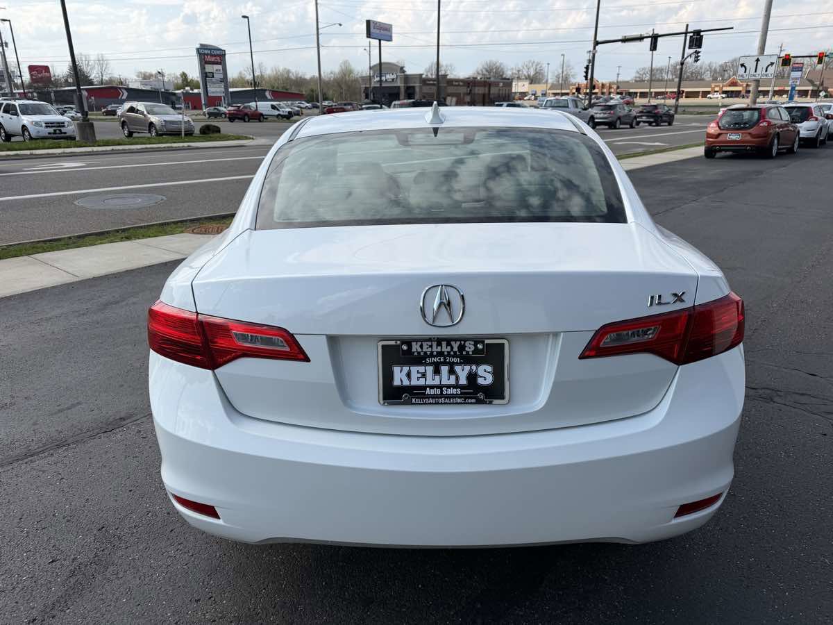 Used 2014 Acura ILX w/ Technology Package image 4