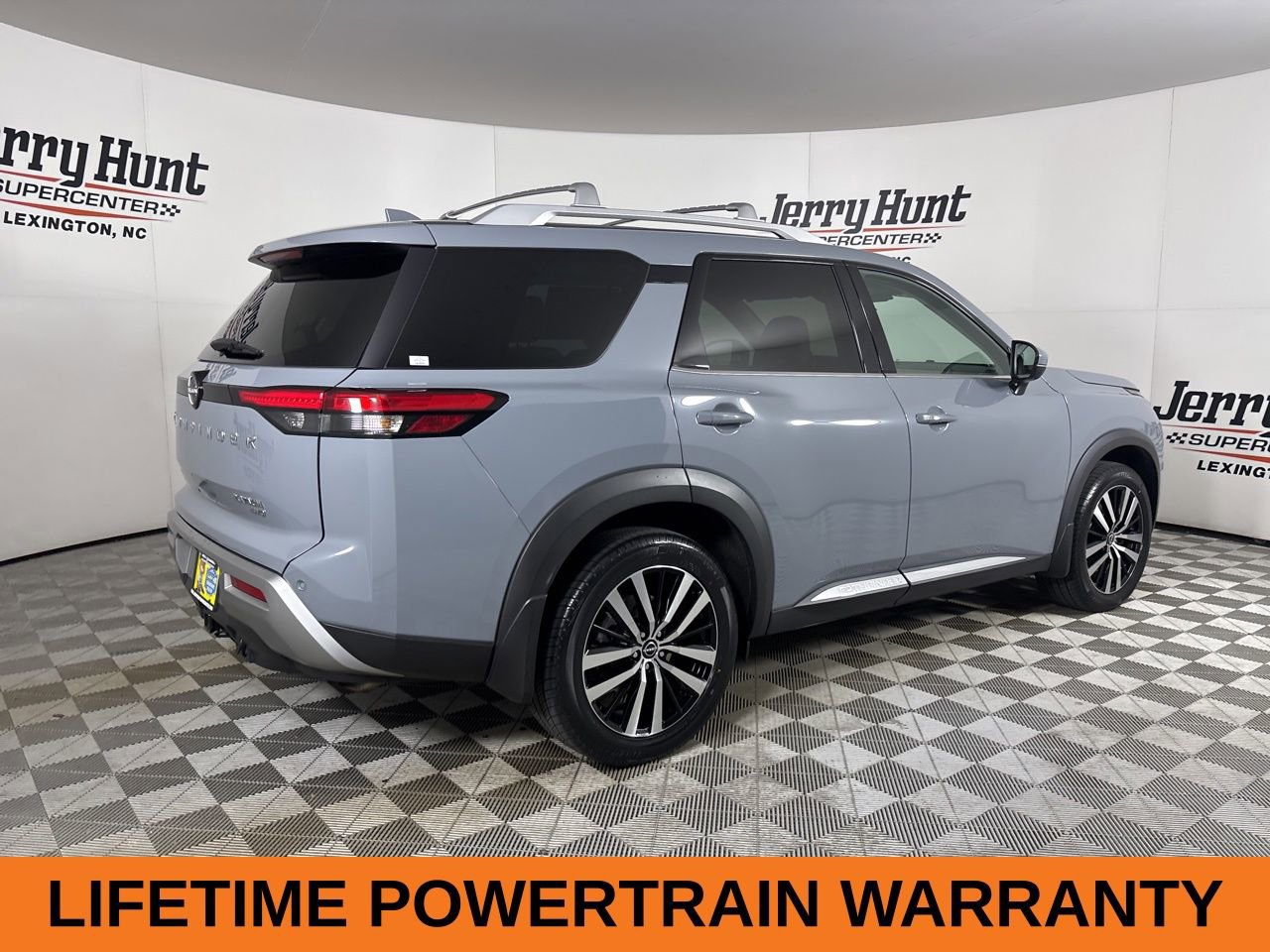 Used 2023 Nissan Pathfinder Platinum AWD/4WD image 5