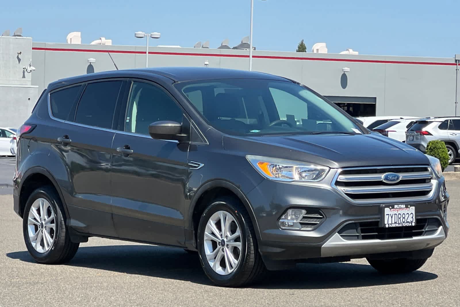 Used 2017 Ford Escape SE FWD image 5