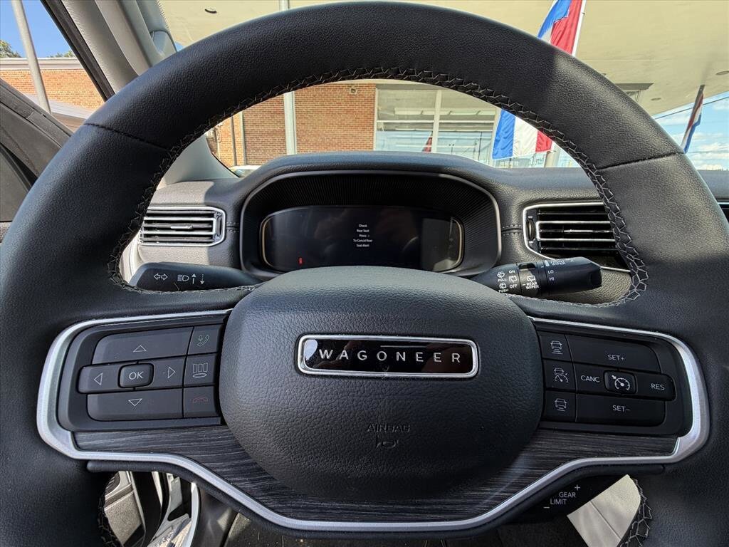 Used 2024 Jeep Wagoneer L Series III w/ Premium Group I AWD/4WD image 13