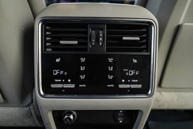 Used 2020 Porsche Cayenne AWD/4WD image 35