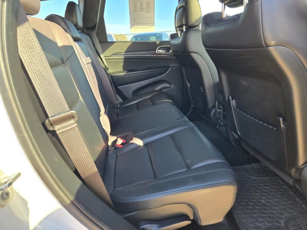 Certified 2022 Jeep Grand Cherokee Limited w/ Trailer Tow Group IV image 9