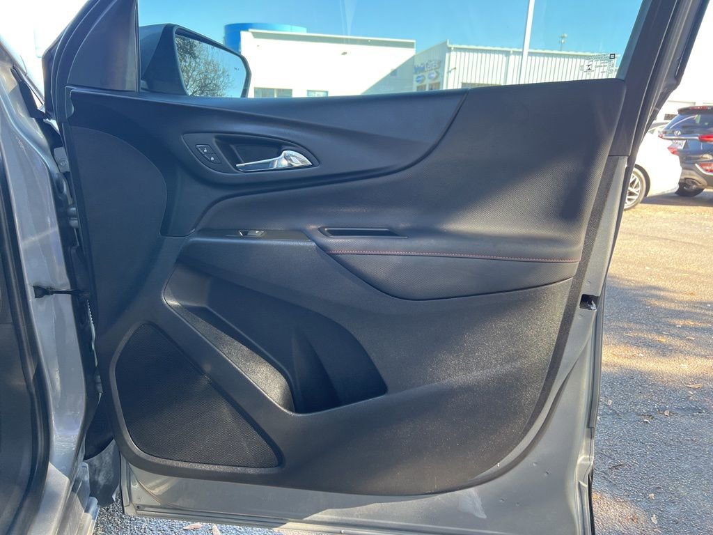 Used 2023 Chevrolet Equinox RS image 11
