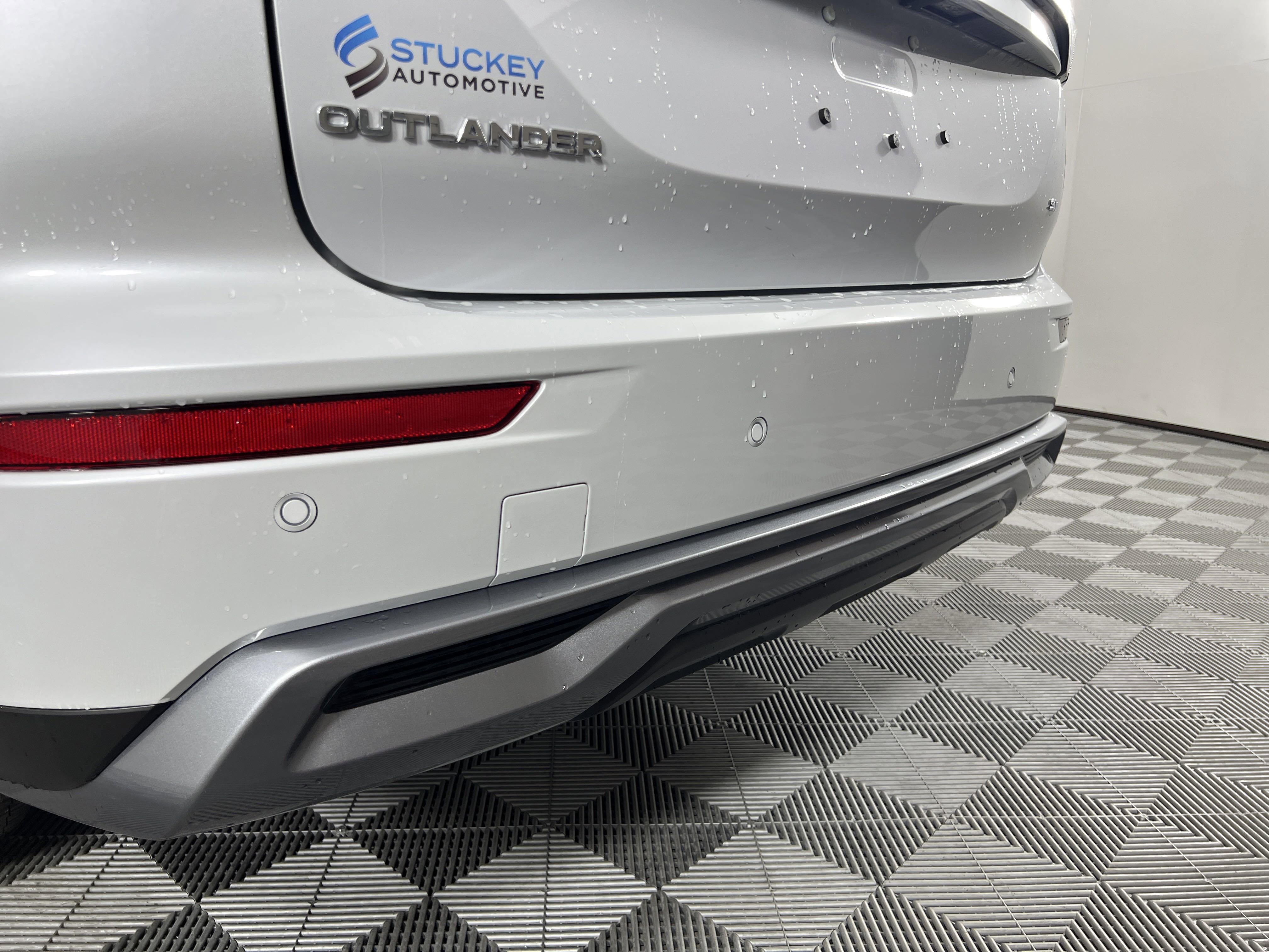 New 2025 Mitsubishi Outlander SE image 6